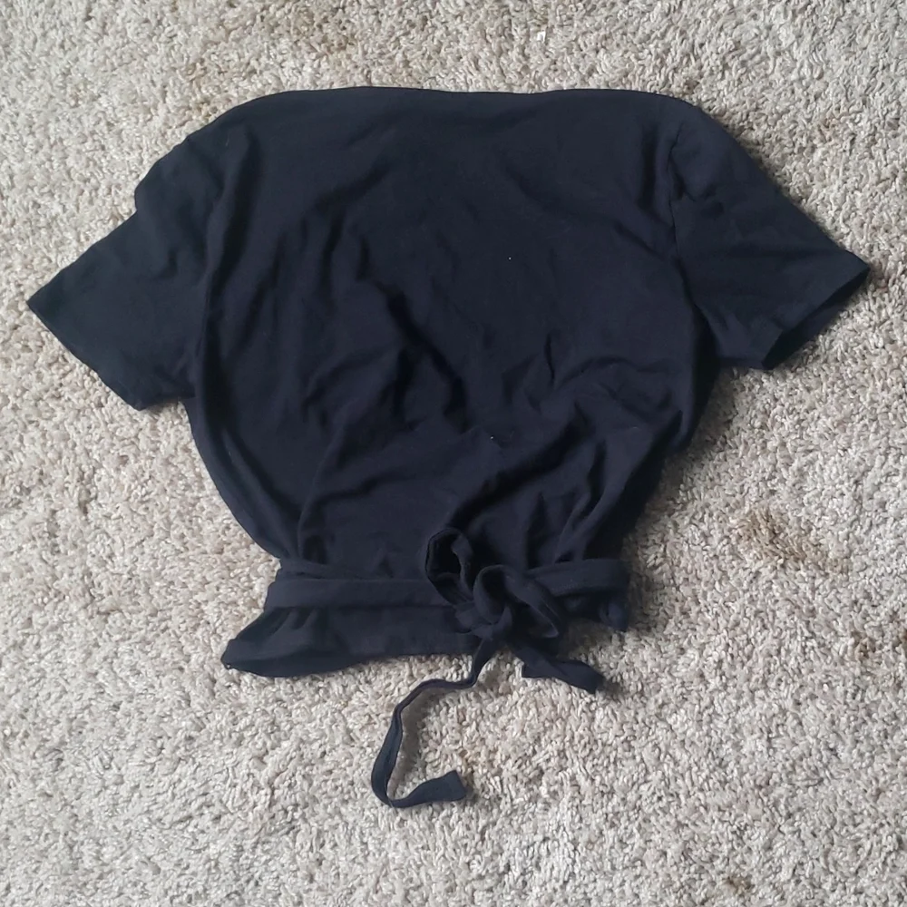 NWT Brandy Melville Black Rae Short Sleeve Wrap Crop Top - Picture 8 of 8